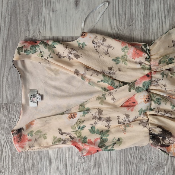 Gorgeous romper - Picture 3 of 4